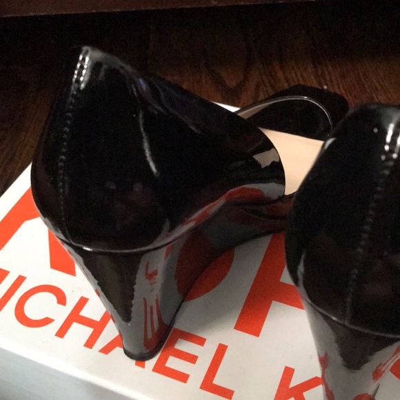 For sale! MK patent leather wedges! Barely worn! - Picture 5 of 6